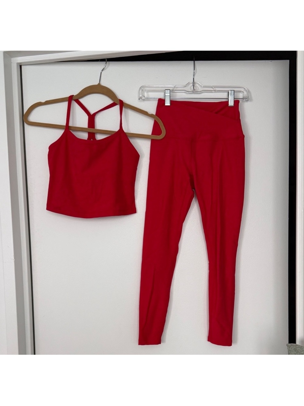 Beyond Yoga Red Leggings and Top
Set small